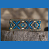 MĖLYNĖS - 4 cm pločio austos juostos antkaklis