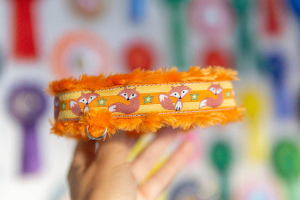 LAPUTĖS - 2,5 cm pločio austos juostos antkaklis